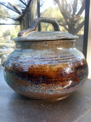 lutz pottery bean pot looks nice
